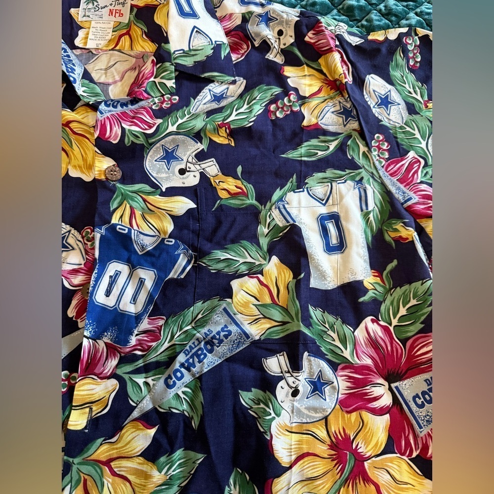 Reyn Spooner Dallas Cowboys Hawaiian Hibiscus Shirt - Picture 5 of 6